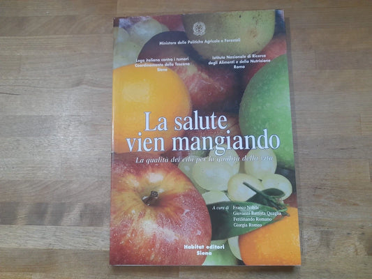 LA SALUTE VIEN MANGIANDO. LA QUALITA' DEI CIBI PER LA QUALITA' DELLA VITA. HABITAT EDITORI. AA.VV. 1° EDIZIONE 2002.