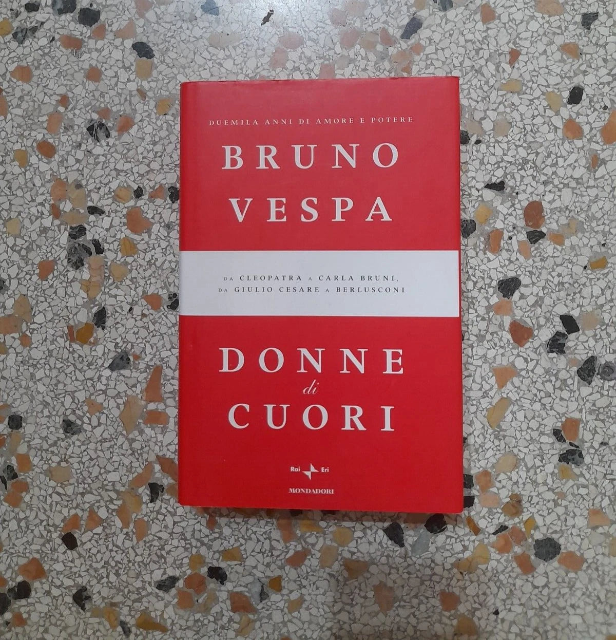DONNE DI CUORI. DUEMILA ANNI DI AMORE E POTERE. BRUNO VESPA. RAI ERI MONDADORI. 1° EDIZIONE 2006. COLLEZIONE: I LIBRI DI BRUNO VESPA.