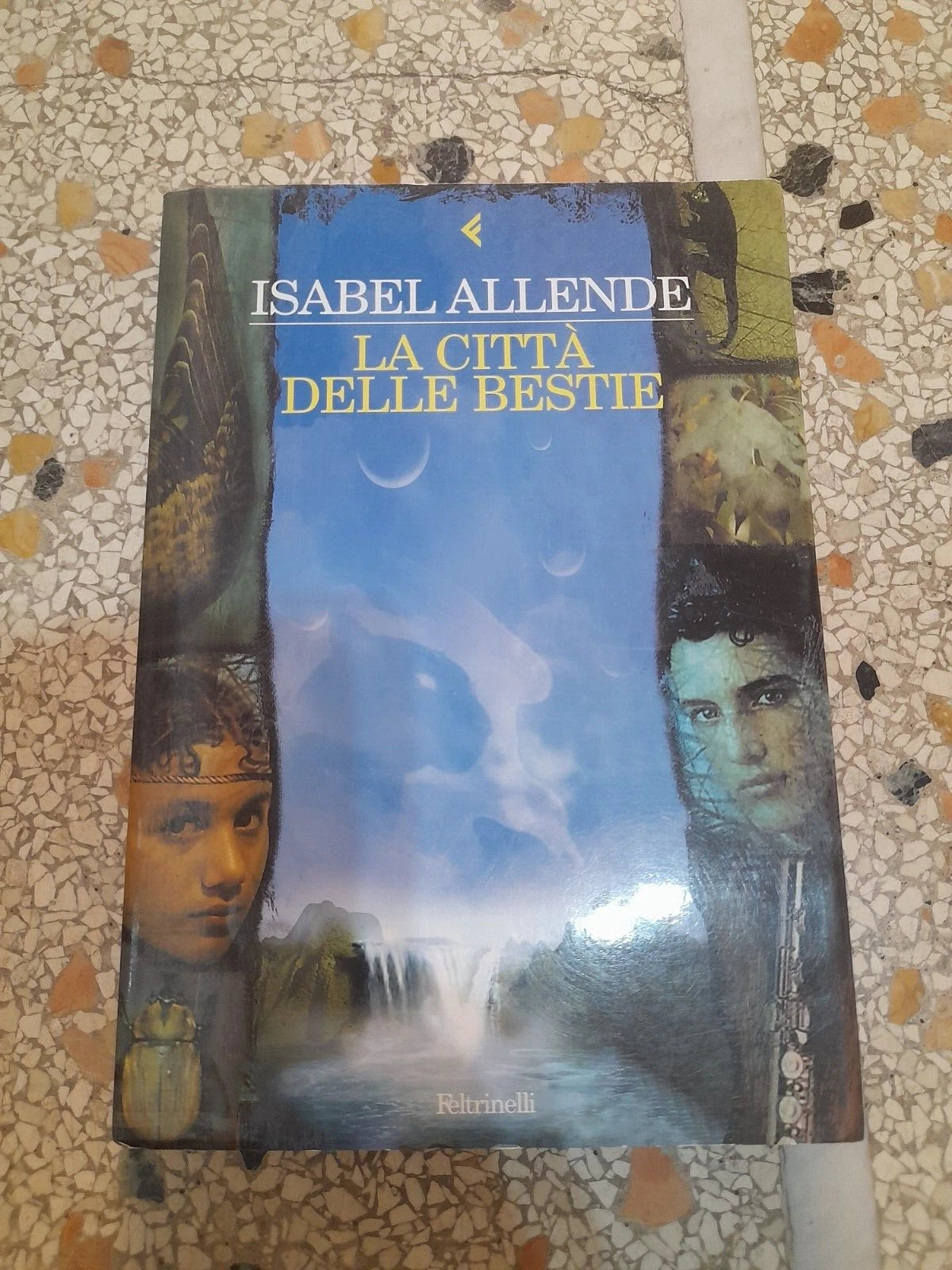 LA CITTA' DELLE BESTIE. ISABEL ALLENDE. FELTRINELLI EDITORE. COLLANA: "FUORI COLLANA". 1° EDIZIONE 2002.