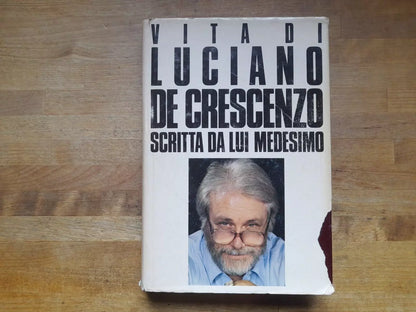 VITA DI LUCIANO DE CRESCENZO SCRITTA DA LUI MEDESIMO. 1° EDIZIONE 1989. CDE SU LICENZA MONDADORI.