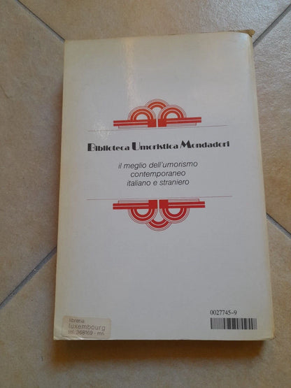 NUDI ALLA META. GIORGIO FORATTINI. ARNOLDO MONDADORI EDITORE. COLLANA: BIBLIOTECA UMORISTICA MONDADORI (BUM). 2° EDIZIONE, DICEMBRE 1985.