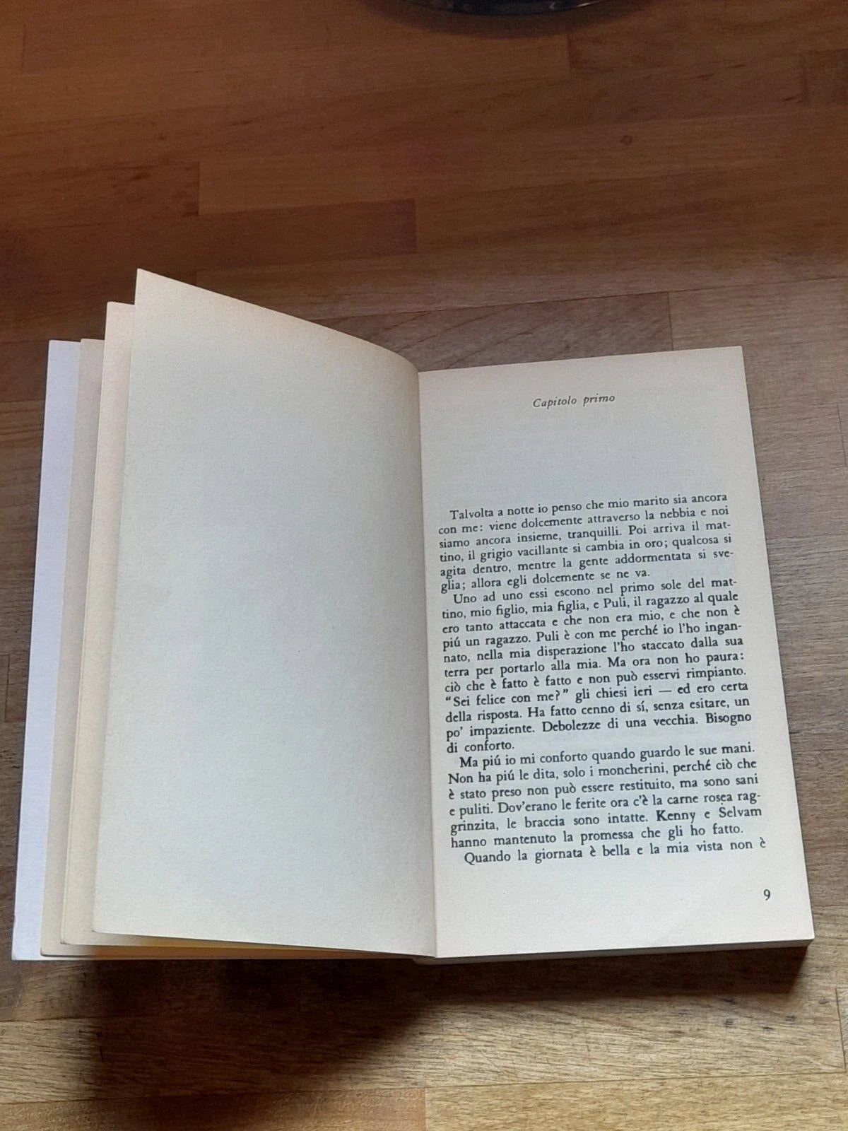 NETTARE IN UN SETACCIO. KAMALA MARKANDAYA. COLLANA: UNIVERSALE ECONOMICA FELTRINELLI 287. FELTRINELLI EDITORE. 4° EDIZIONE 1989.