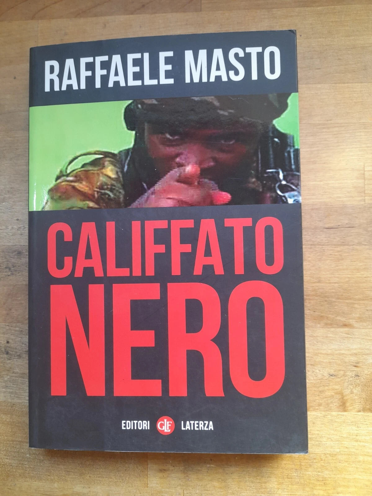 CALIFFATO NERO. RAFFAELE MASTO. EDITORI LATERZA. COLLANA: I ROBINSON / LETTURE. 1° EDIZIONE 2016.