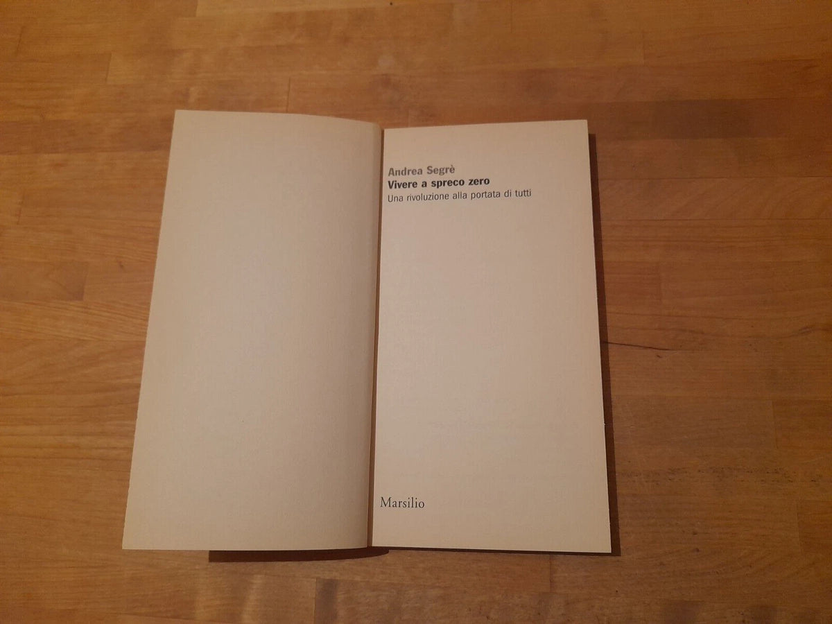 VIVERE A SPRECO ZERO. ANDREA SEGRE'. MARSILIO EDITORE. 1° EDIZIONE 2013. COLLANA: I GRILLI.