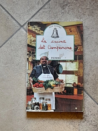 LA CUCINA DEL CAMPANONE. DON SANDRO. PIEMME EDIZIONI. 1° EDIZIONE 1985. PREFAZIONE: EDOARDO  RASPELLI.