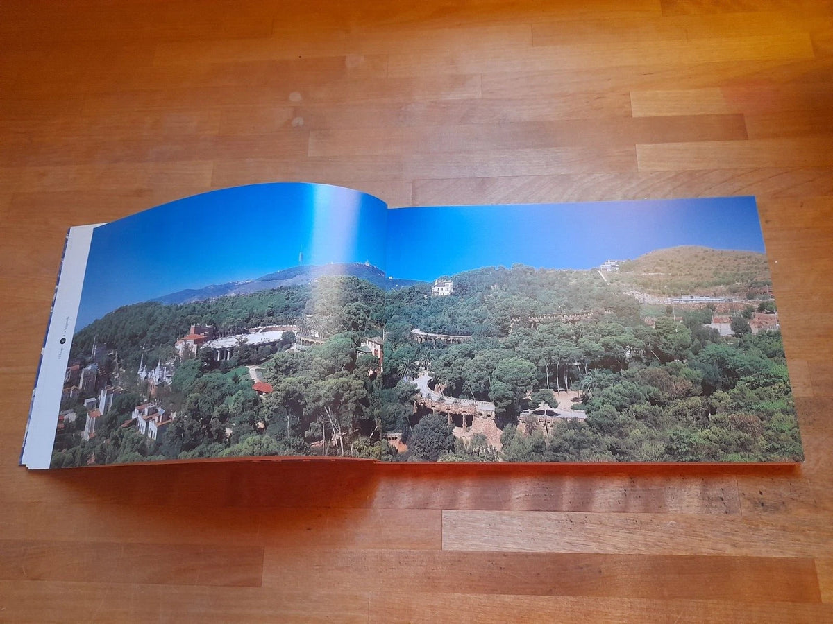 PARK GUELL L'UTOPIA DE GAUDI. J.M. CARANDELL. TRIANGLE POSTALS EDITORE, 1999. TESTO IN ITALIANO
