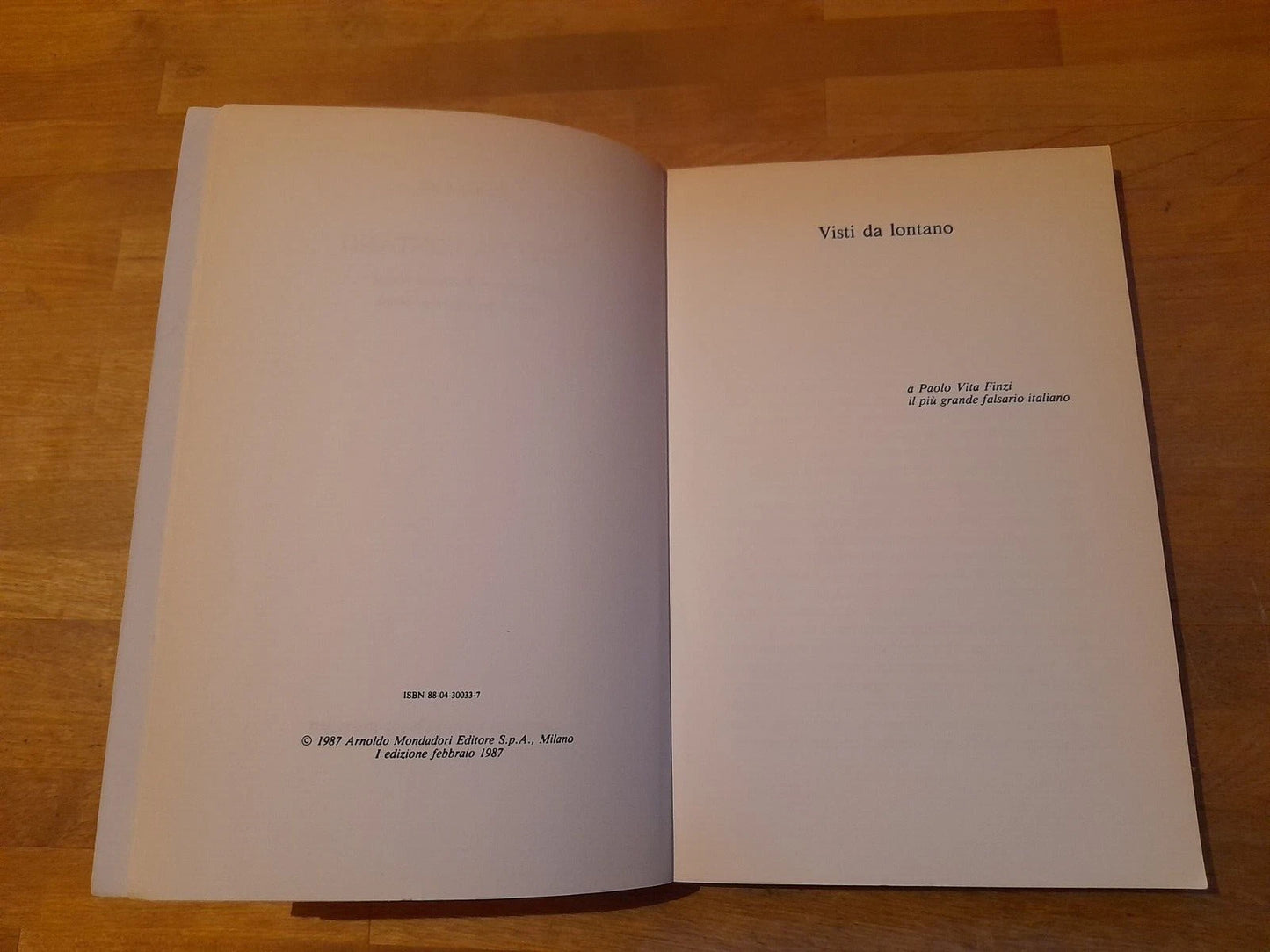 VISTI DA LONTANO. MICHELE SERRA. COLLANA: BUM MONDADORI. 1° EDIZIONE 1987. PREFAZIONE DI BENIAMINO PLACIDO.