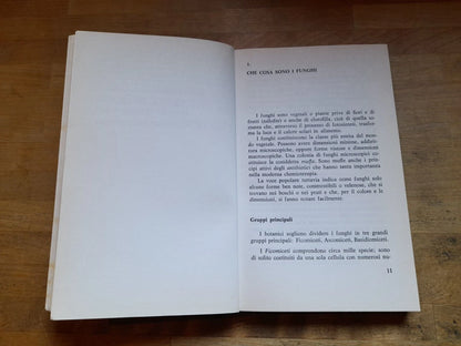 FUNGHI. MORFOLOGIA-RICERCA-RICETTE. NATALIA RIGER. EDIZIONI PAOLINE. 3° EDIZIONE 1977. COLLANA: I LIBRI DELLA FAMIGLIA, 2° SERIE, N.17.