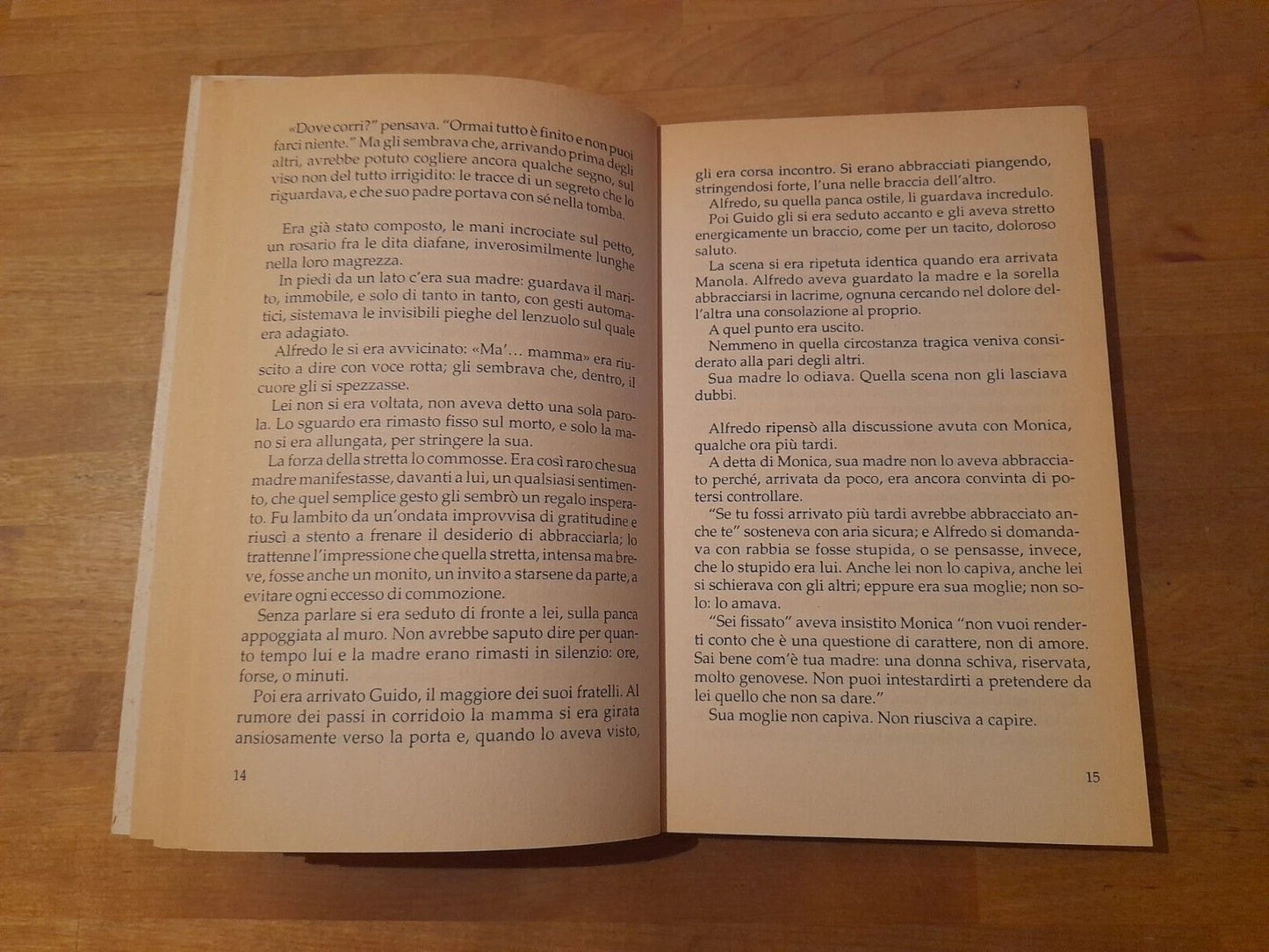 PER IL TUO BENE. PICCOLI CRIMINI IN NOME DELL'AFFETTO. GIANNA SCHELOTTO. MONDADORI EDITORE. COLLANA: OSCAR BESTSELLERS 1220. 1° EDIZIONE 2002.
