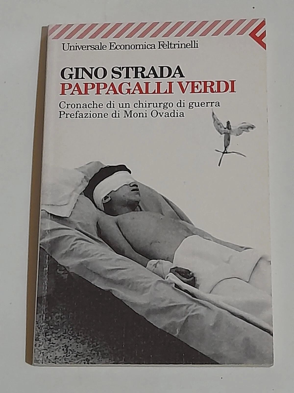 PAPPAGALLI VERDI. CRONACHE DI UN CHIRURGO DI GUERRA. GINO STRADA. FELTRINELLI EDITORE. COLLANA: UNIVERSALE ECONOMICA FELTRINELLI 1606.  4° EDIZIONE 2001.