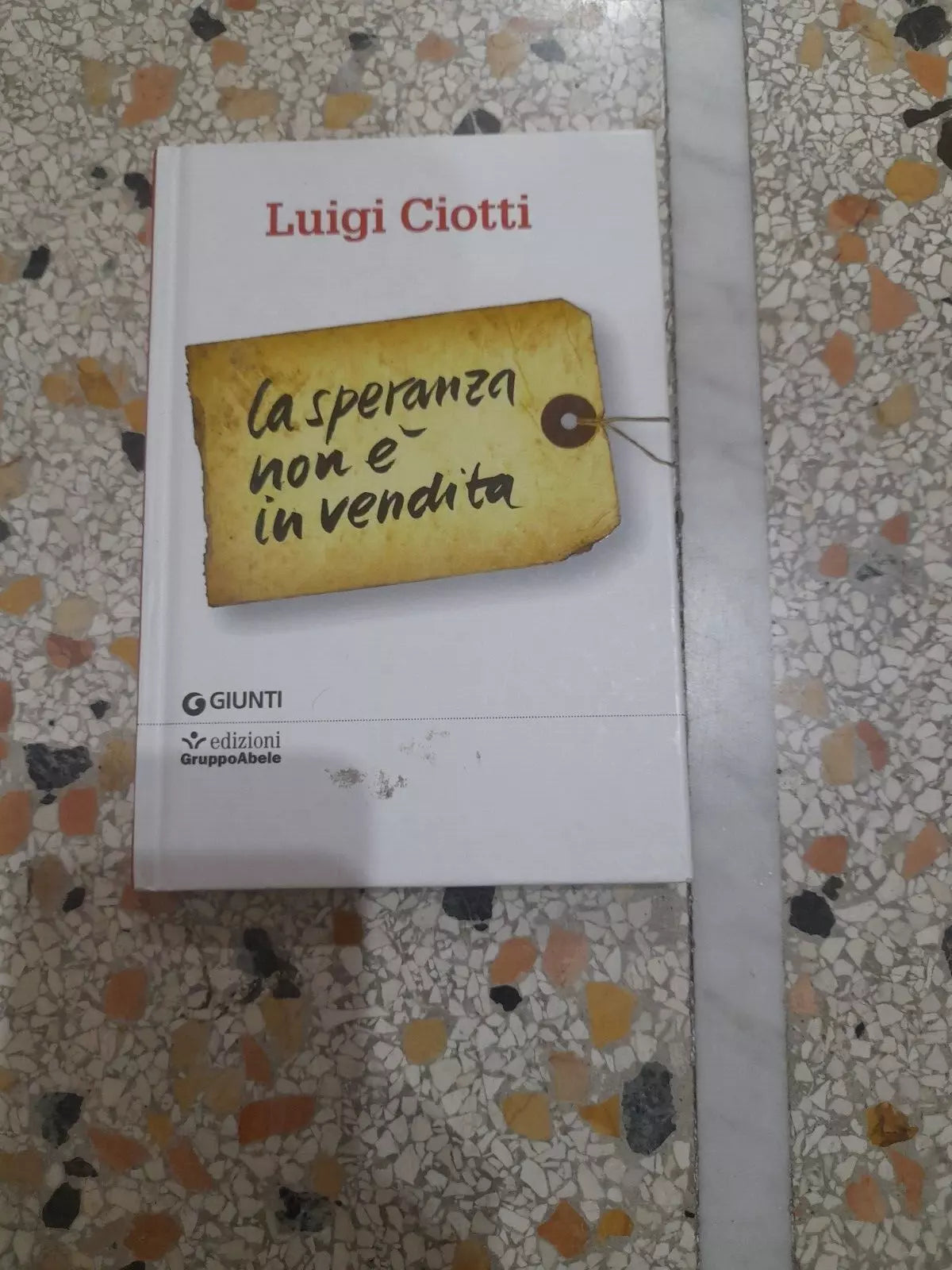 LA SPERANZA NON È IN VENDITA. LUIGI CIOTTI. GIUNTI EDIZIONI GRUPPO ABELE. 1° EDIZIONE 2011.
