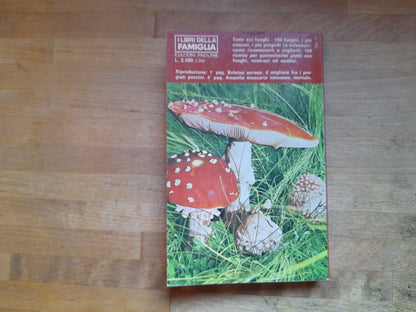 FUNGHI. MORFOLOGIA-RICERCA-RICETTE. NATALIA RIGER. EDIZIONI PAOLINE. 3° EDIZIONE 1977. COLLANA: I LIBRI DELLA FAMIGLIA, 2° SERIE, N.17.