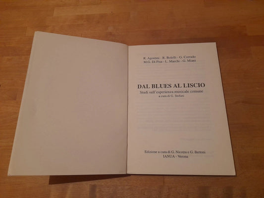DAL BLUES AL LISCIO. G. STEFANI+AA.VV.  EDIZIONE  A CURA DI G.NICOTRA - G.BERTONI. IANUA EDIZIONI. 1° EDIZIONE 1992.
