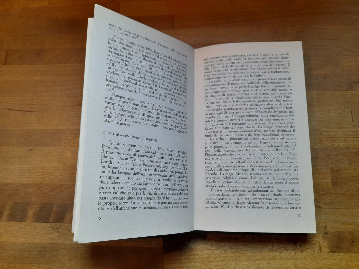 LA RADIO NELL'ERA DELLA TV. FINE DI UN COMPLESSO DI INFERIORITA'. ENRICO MENDUNI. IL MULINO EDITRICE. COLLANA: CONTEMPORANEA / 66. RISTAMPA 1994.