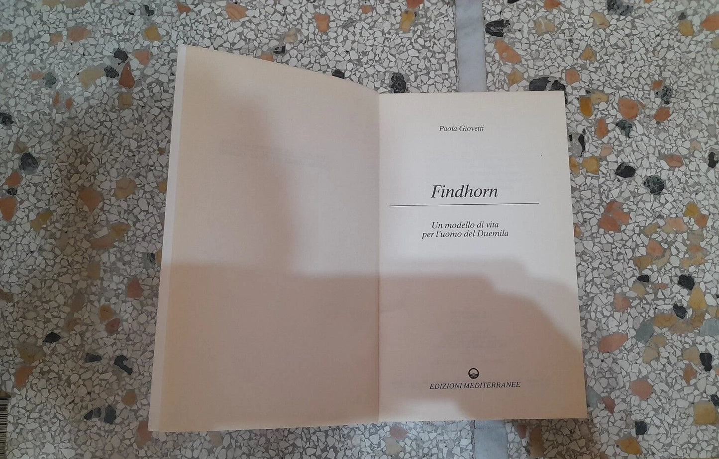 FINDHORN. PAOLA GIOVETTI. EDIZIONI MEDITERRANEE. 3° EDIZIONE 1995. COLLANA:  NEW AGE / LA COSCIENZA DEL 2000.