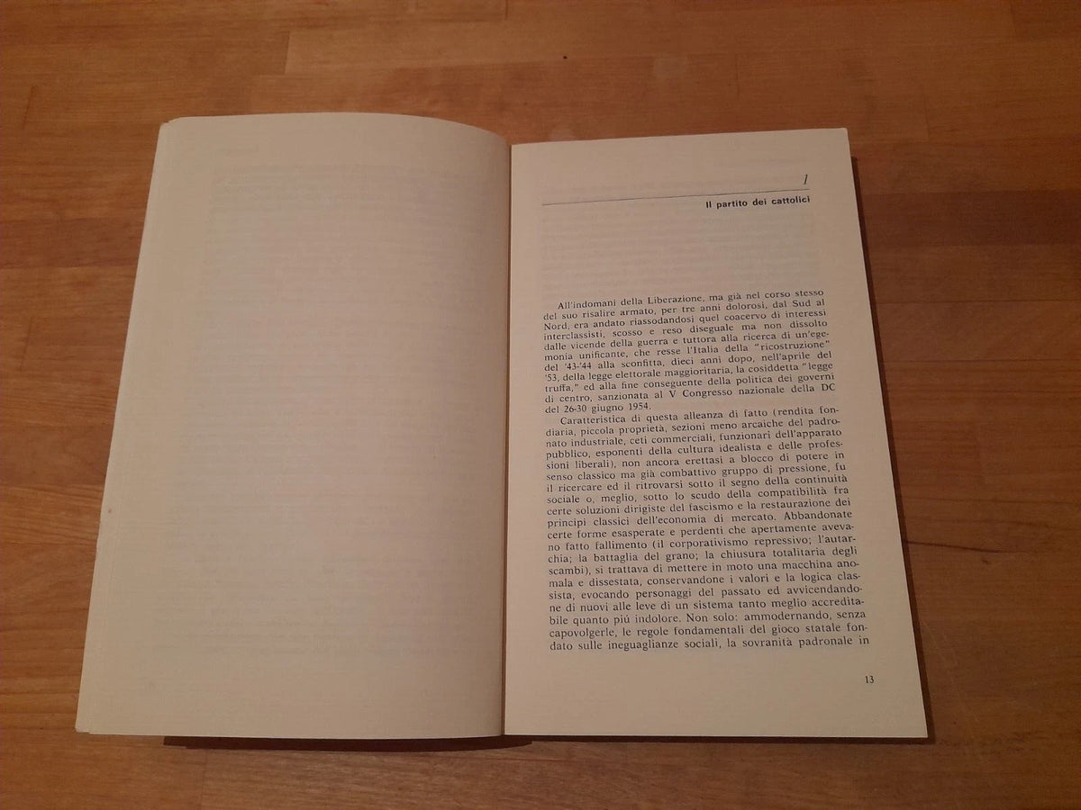 L'ANONIMA DC. TRENT'ANNI DI SCANDALI DA FIUMICINO AL QUIRINALE. ORAZIO BARRESE - MASSIMO CAPRARA. FELTRINELLI EDITORE. 1° EDIZIONE 1977. COLLANA: ATTUALITA'.