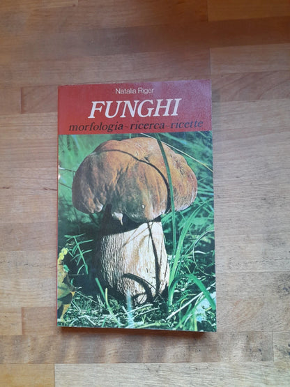 FUNGHI. MORFOLOGIA-RICERCA-RICETTE. NATALIA RIGER. EDIZIONI PAOLINE. 3° EDIZIONE 1977. COLLANA: I LIBRI DELLA FAMIGLIA, 2° SERIE, N.17.