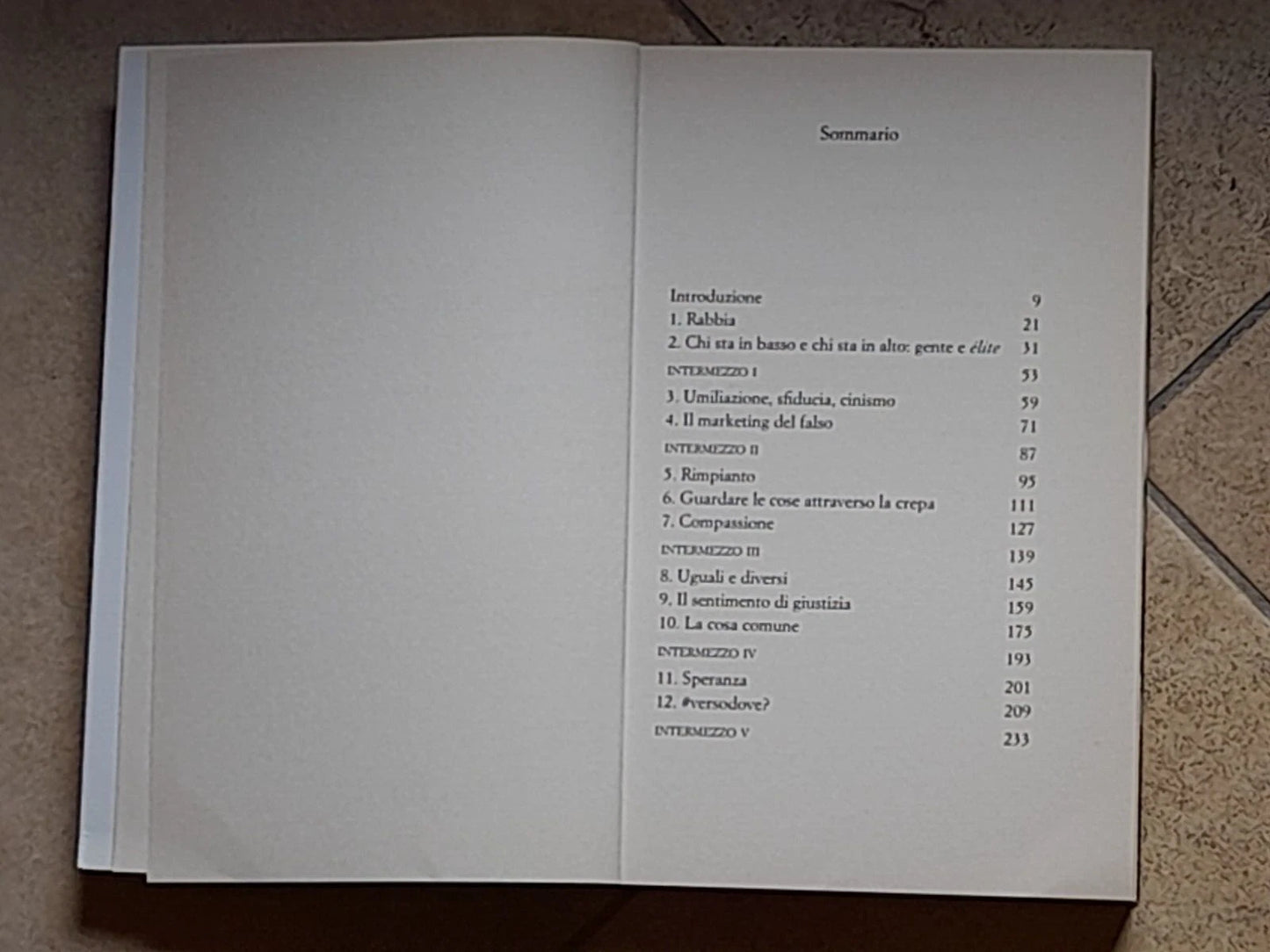 NON SEGUIRE IL MONDO COME VA. MICHELA MARZANO - GIOVANNA CASADIO. UTET LIBRI. 1° EDIZIONE 2015.