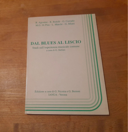 DAL BLUES AL LISCIO. G. STEFANI+AA.VV.  EDIZIONE  A CURA DI G.NICOTRA - G.BERTONI. IANUA EDIZIONI. 1° EDIZIONE 1992.