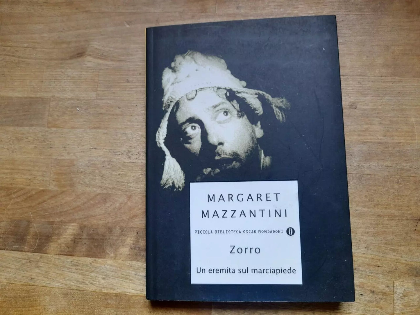 ZORRO. UN EREMITA SUL MARCIAPIEDE. MARGARET MAZZANTINI.  1° EDIZIONE PICCOLA BIBLIOTECA MONDADORI 2004.