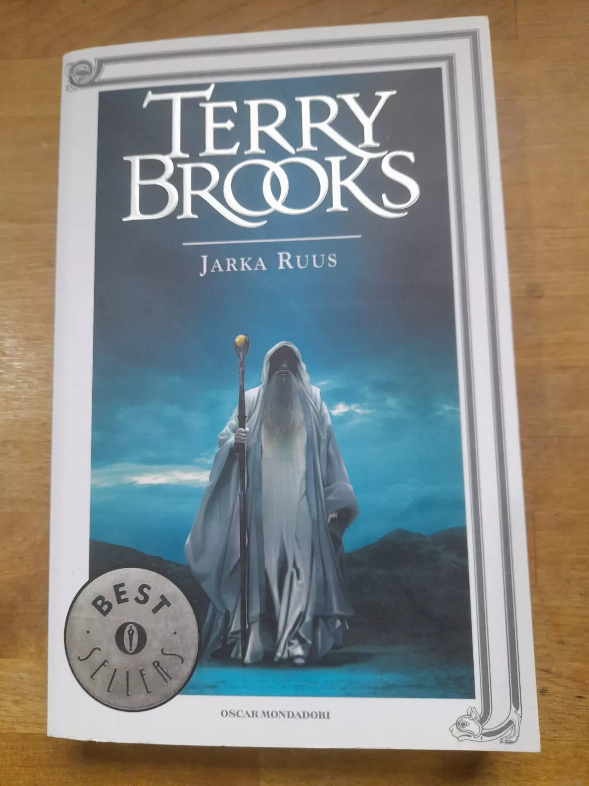 JARKA RUUS. IL DRUIDO SUPREMO DI SHANNARA. TERRY BROOKS. OSCAR MONDADORI EDITORE. COLLANA: OSCAR  BESTSELLERS 1444. RISTAMPA 2015.