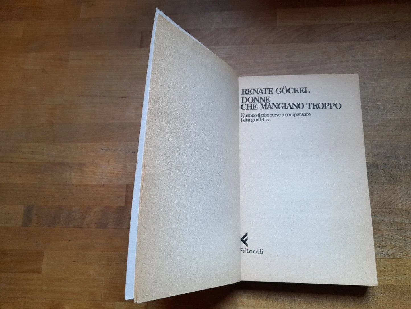 DONNE CHE MANGIANO TROPPO. RENATE GOCKEL. FELTRINELLI EDITORE. COLLANA: UNIVERSALE ECONOMICA FELTRINELLI 1185. 5° EDIZIONE 1994.