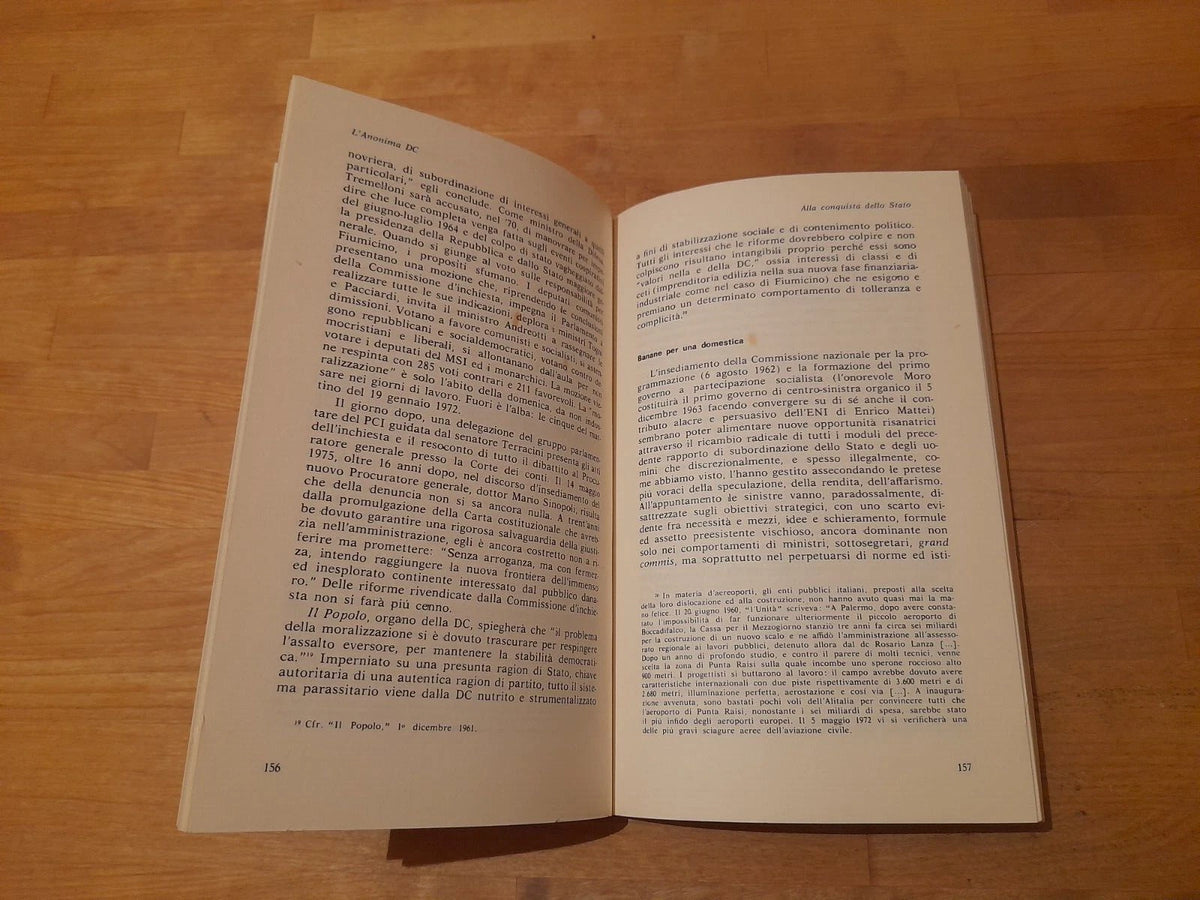 L'ANONIMA DC. TRENT'ANNI DI SCANDALI DA FIUMICINO AL QUIRINALE. ORAZIO BARRESE - MASSIMO CAPRARA. FELTRINELLI EDITORE. 1° EDIZIONE 1977. COLLANA: ATTUALITA'.