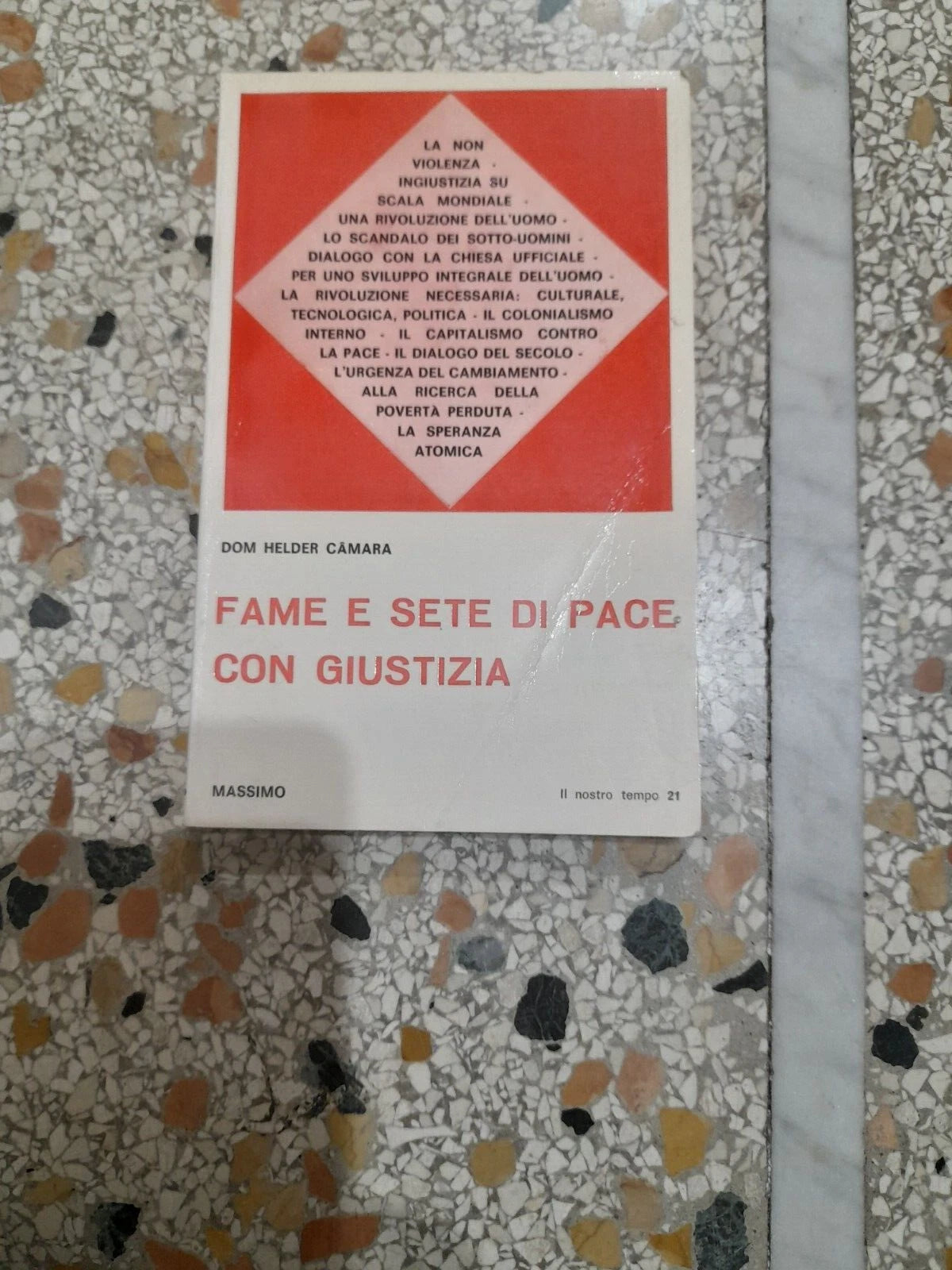 FAME E SETE DI PACE CON GIUSTIZIA. DOM HELDER CAMARA. MASSIMO EDITRICE, 1970. COLLANA: IL NOSTRO TEMPO 21.