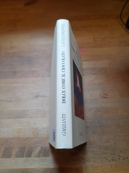 DOLCE COME IL CIOCCOLATO. ROMANZO PICCANTE IN 12 PUNTATE. LAURA ESQUIVEL. GARZANTI EDITORE. COLLANA: NARRATORI MODERNI. 4° EDIZIONE SETTEMBRE 1992.