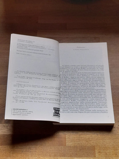 LA METAMORFOSI E TUTTI I RACCONTI PUBBLICATI IN VITA. FRANK KAFKA. COLLANA: I CLASSICI UNIVERSALE ECONOMICA FELTRINELLI 2022. FELTRINELLI EDITORE. 19° EDIZIONE 2010.