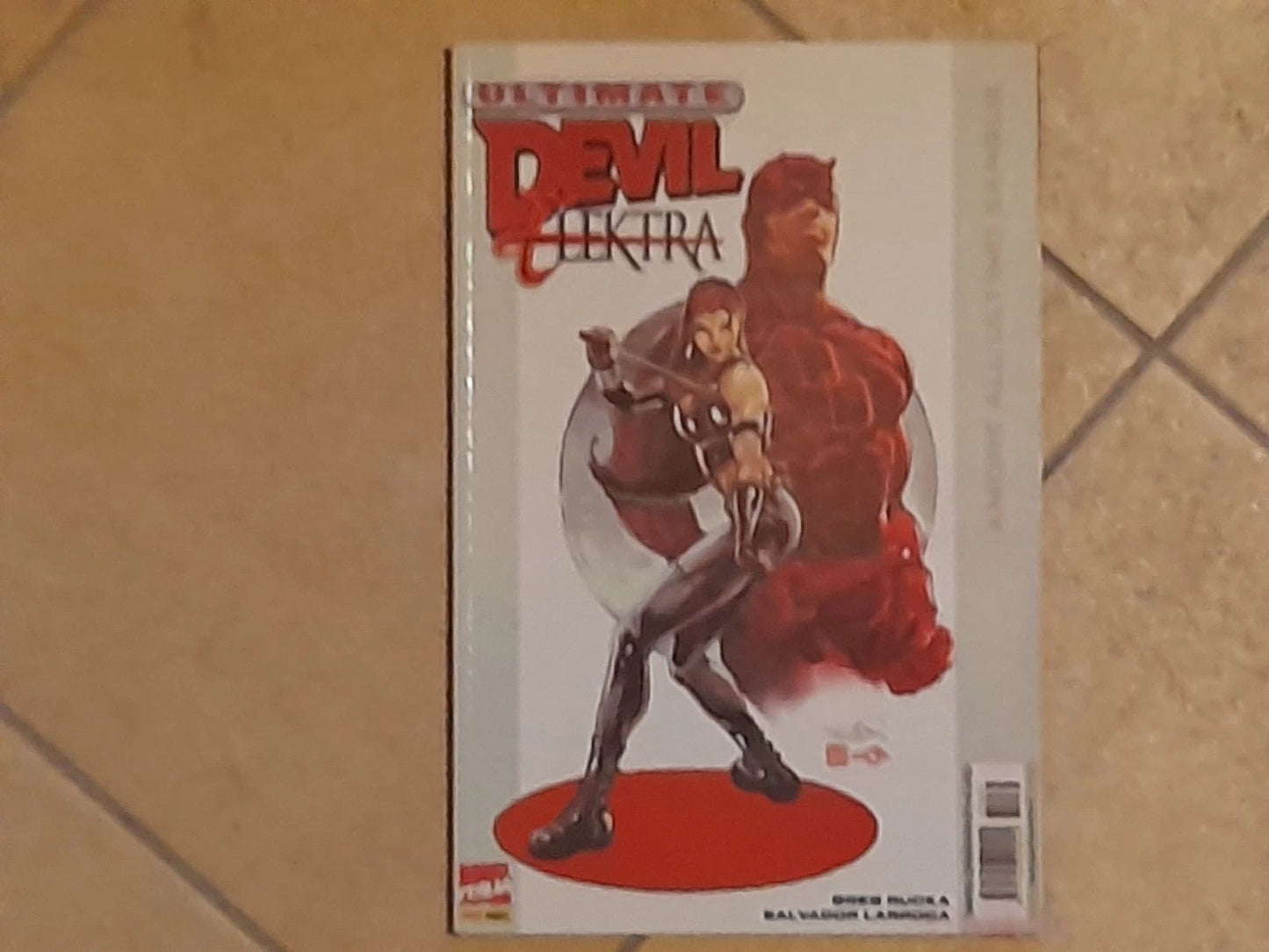ULTIMATE DEVIL ELEKTRA. AMORE ALL'ULTIMO SANGUE. RUCKA-LARROCA. MARVEL ITALIA, 2003. MARVEL CROSSOVER 37.