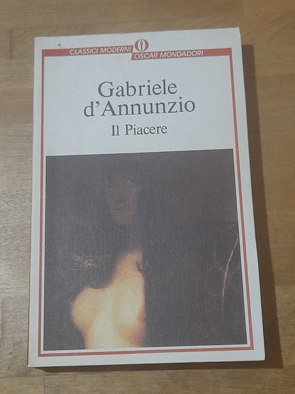 IL PIACERE. GABRIELE D'ANNUNZIO. ARNOLDO MONDADORI EDITORE. COLLANA: CLASSICI MODERNI OSCAR MONDADORI 34. 1° EDIZIONE 1990.