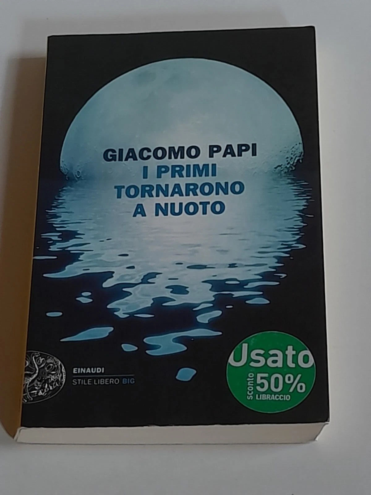 I PRIMI TORNARONO A NUOTO. GIACOMO PAPI. EINAUDI EDITORE. COLLANA: EINAUDI STILE LIBERO BIG. 2° EDIZIONE 2012.