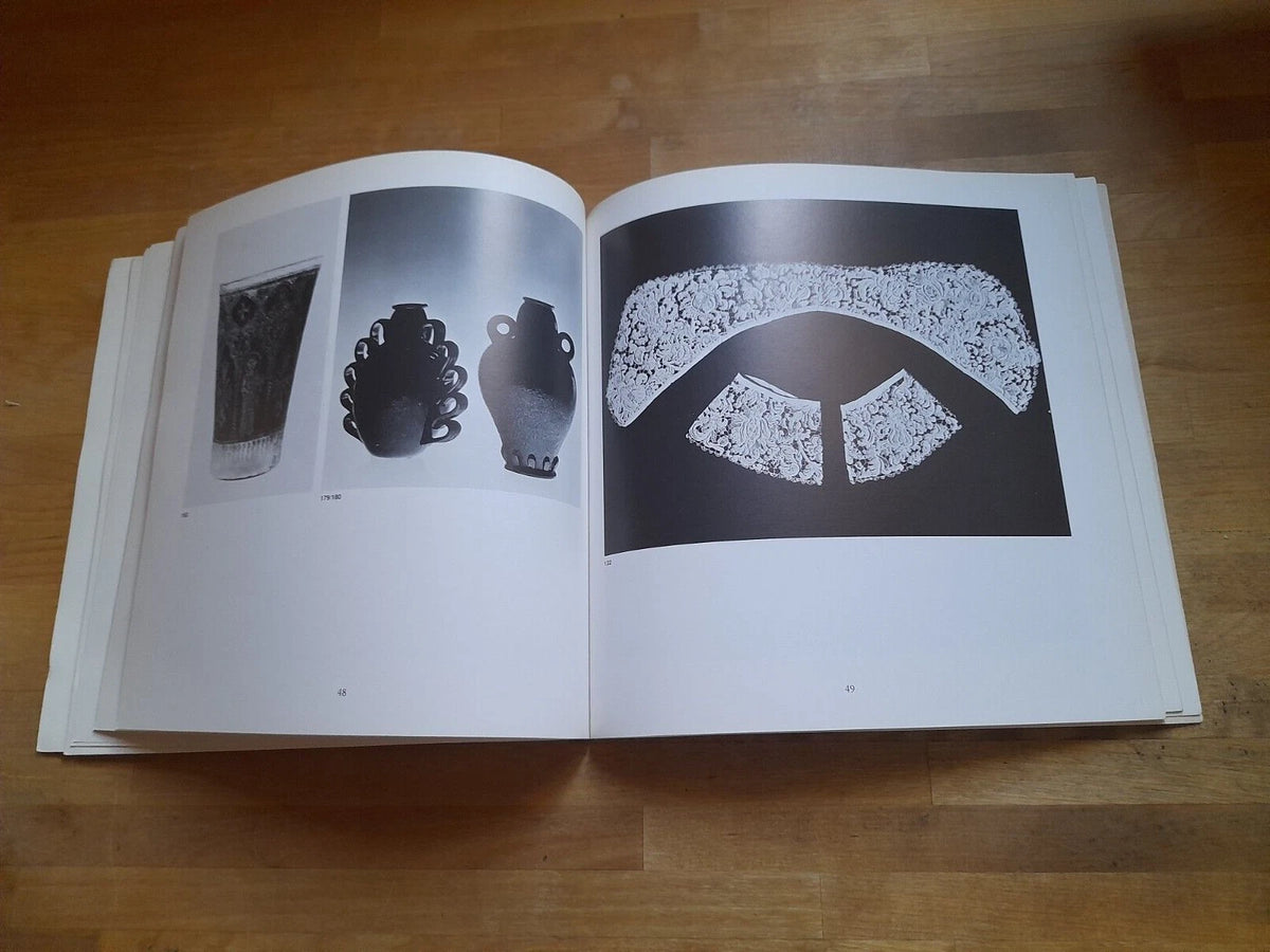 MERCATO E TRAVESTIMENTO. L'ARTIGIANATO D'ARTE A VENEZIA FINE '800 INIZI '900. 1° EDIZIONE 1984. MARSILIO EDITORE. COLLANA: CATALOGHI MARSILIO.