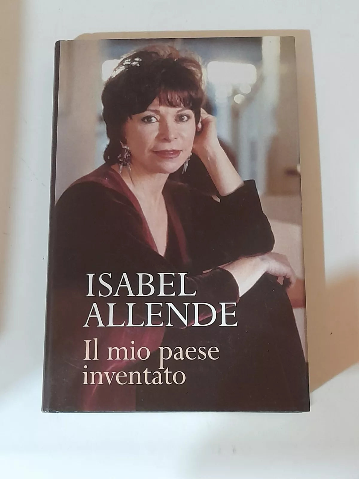 IL MIO PAESE INVENTATO. ISABEL ALLENDE. EDIZIONE MONDOLIBRI SU LICENZA FELTRINELLI, OTTOBRE 2003.