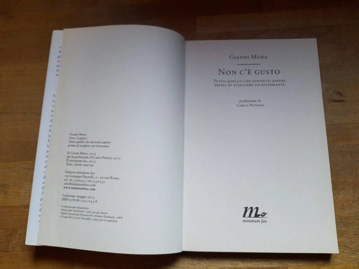 NON C'E' GUSTO. TUTTO QUELLO CHE DOVRESTI SAPERE PRIMA DI SCEGLIERE UN RISTORANTE. GIANNI MURA. MINIMUX FAX EDITORE. 1° EDIZIONE 2015.