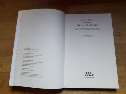 NON C'E' GUSTO. TUTTO QUELLO CHE DOVRESTI SAPERE PRIMA DI SCEGLIERE UN RISTORANTE. GIANNI MURA. MINIMUX FAX EDITORE. 1° EDIZIONE 2015.