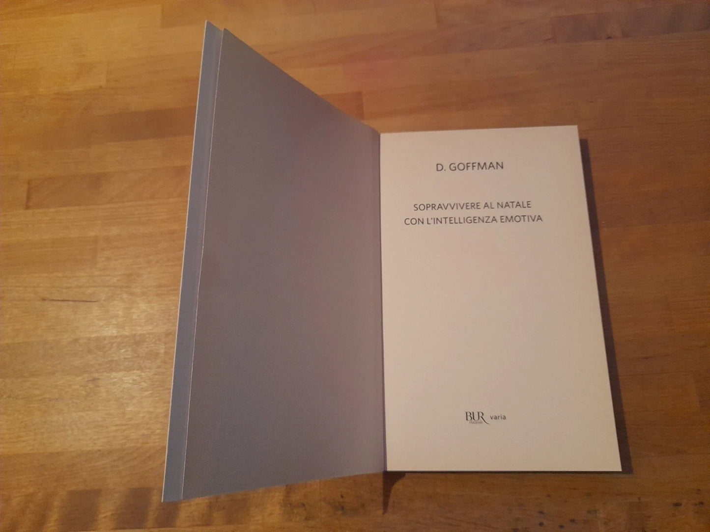 SOPRAVVIVERE AL NATALE CON L'INTELLIGENZA EMOTIVA. D. GOFFMAN. COLLANA: BUR VARIA. 1° EDIZIONE 2013. BUR RIZZOLI EDITORE.