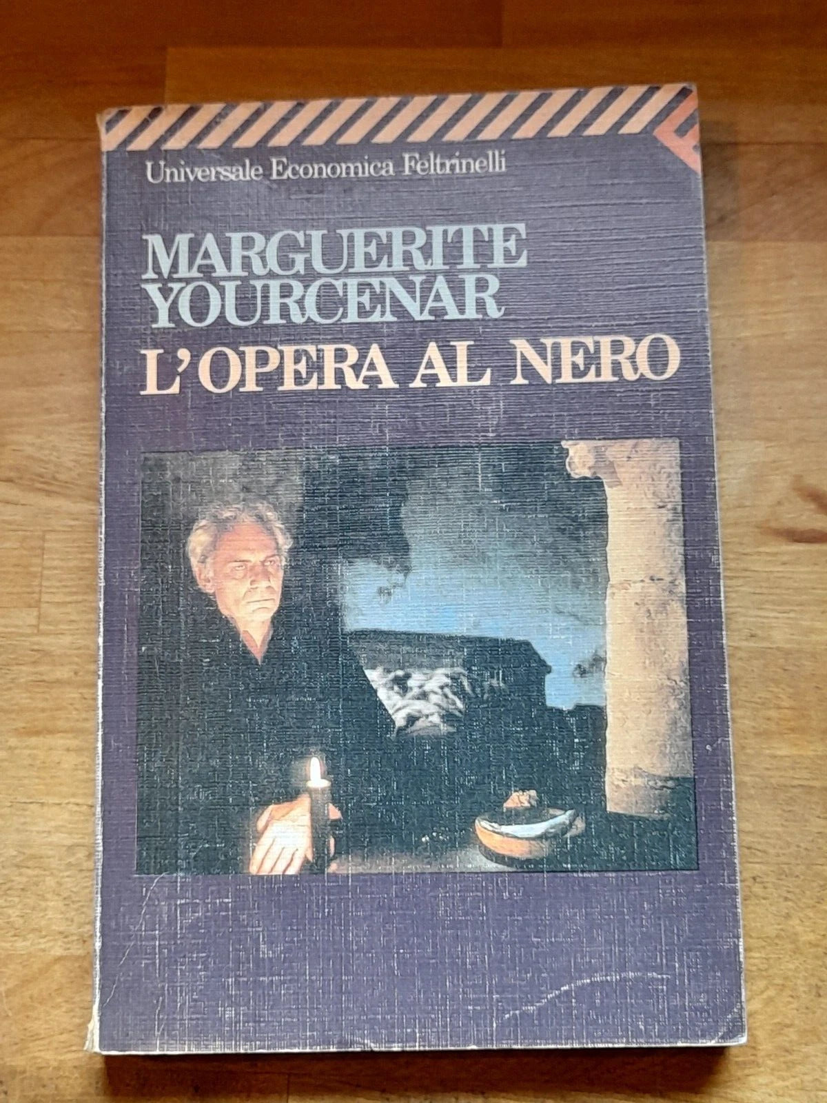 L'OPERA AL NERO. MARGUERITE YOURCENAR. FELTRINELLI EDITORE. COLLANA: UNIVERSALE ECONOMICA FELTRINELLI 1062. 9° EDIZIONE 1989.