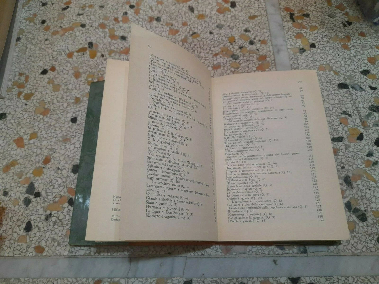 PASSATO E PRESENTE. ANTONIO GRAMSCI. EDITORI RIUNITI. COLLANA: IL PENSIERO DI GRAMSCI. 1° EDIZIONE 1987.