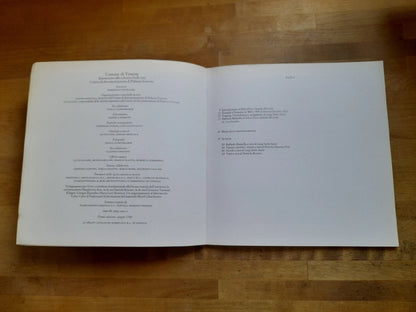 MERCATO E TRAVESTIMENTO. L'ARTIGIANATO D'ARTE A VENEZIA FINE '800 INIZI '900. 1° EDIZIONE 1984. MARSILIO EDITORE. COLLANA: CATALOGHI MARSILIO.