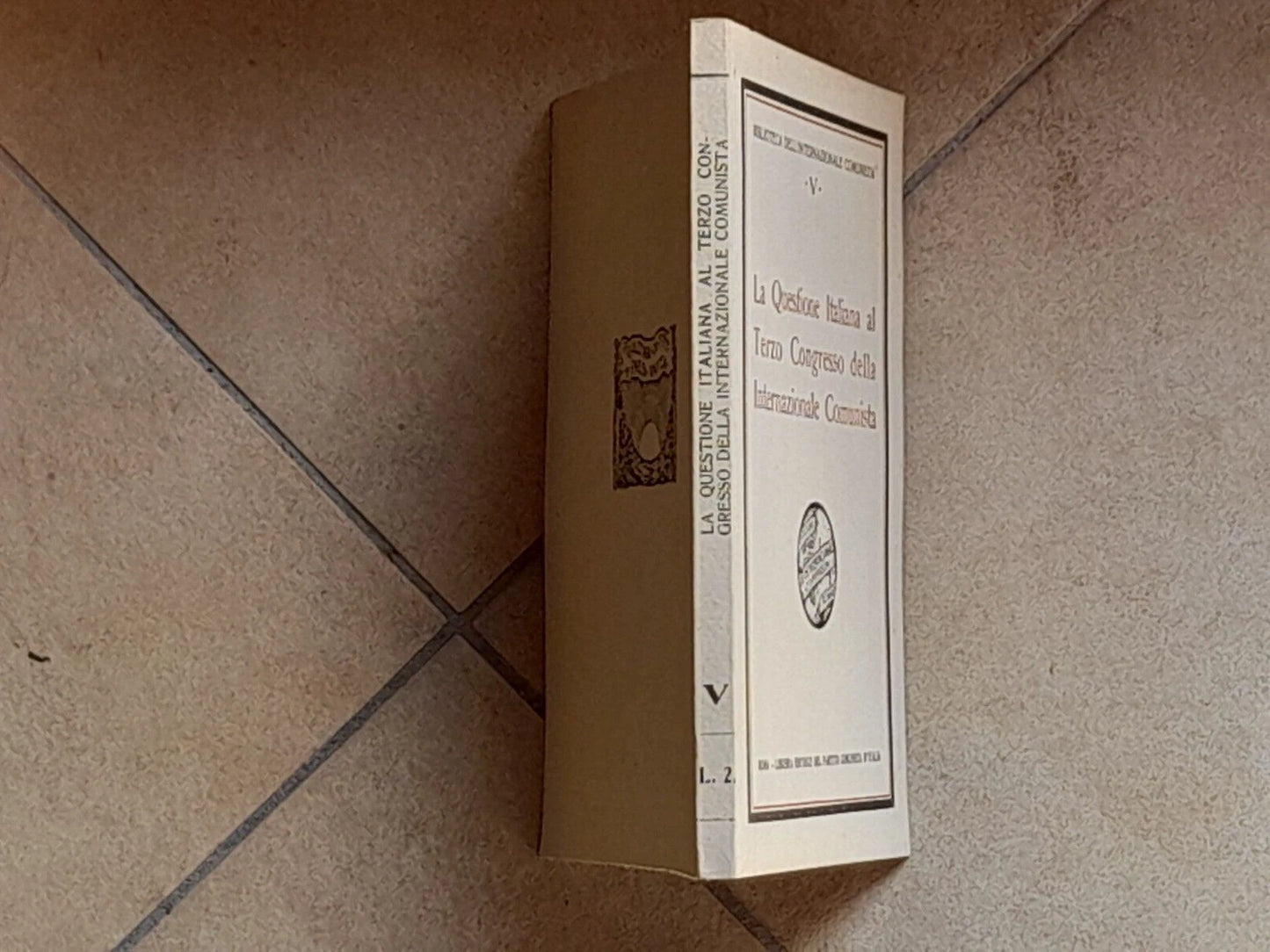 LA QUESTIONE ITALIANA AL TERZO CONGRESSO INTERNAZIONALE COMUNISTA. AA.VV. LIBRERIA EDITRICE DEL PARTITO COMUNISTA D'ITALIA, 1981. COLLANA: BIBLIOTECA DELL'INTERNAZIONALE COMUNISTA .V.