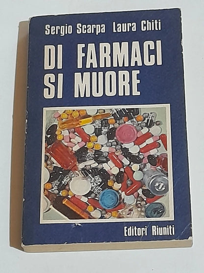 DI FARMACI SI MUORE. L'INQUINAMENTO DA FARMACI IN ITALIA. SERGIO SCARPA - LAURA CHITI.. EDITORI RIUNITI. 1° EDIZIONE 1975. COLLANA: VENTESIMO SECOLO 30.