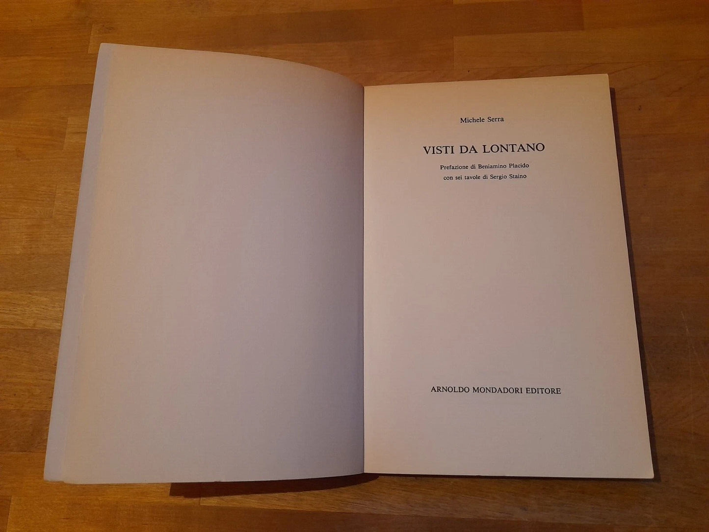 VISTI DA LONTANO. MICHELE SERRA. COLLANA: BUM MONDADORI. 1° EDIZIONE 1987. PREFAZIONE DI BENIAMINO PLACIDO.