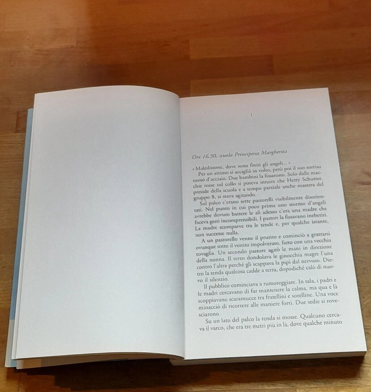 UNA PICCOLA SORPRESA. HENDRIK GROEN. LONGANESI EDITORE. 1° EDIZIONE 2020. COLLANA: "LA GAJA SCIENZA" VOLUME 1381.
