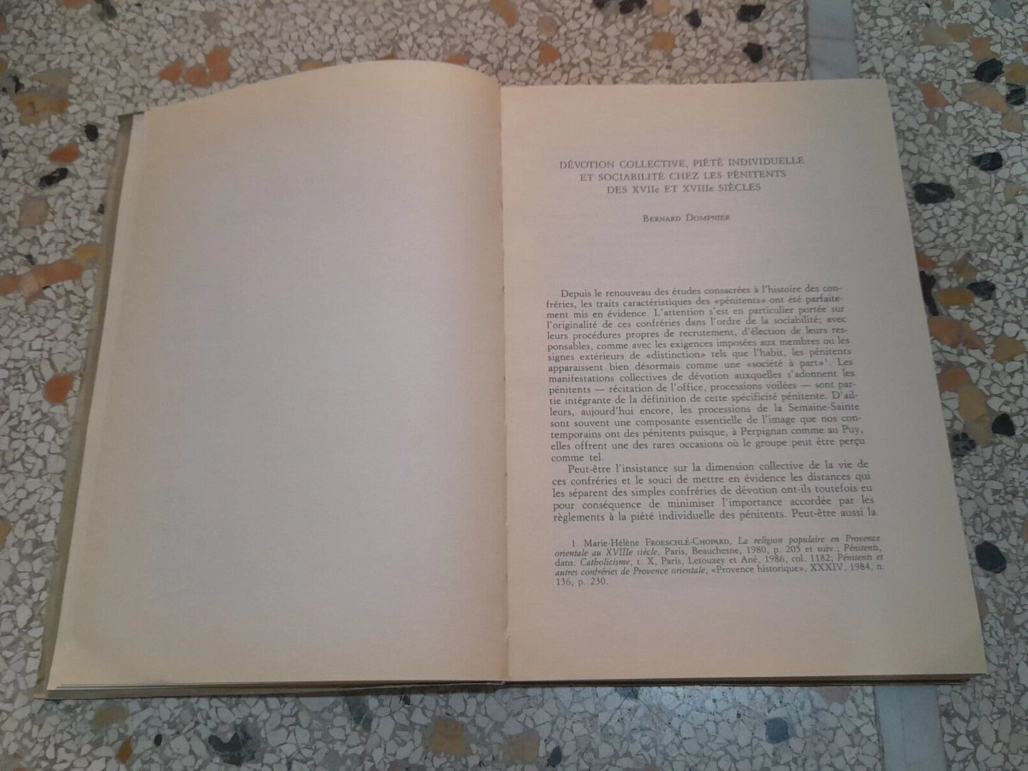 STORIOGRAFIA FRANCESE ED ITALIANA A CONFRONTO SUL FENOMENO ASSOCIATIVO XVII E XIX SECOLO. A CURA DI MARIA TERESA MAIULLARI. FONDAZIONE LUIGI EINAUDI, 1988. COLLANA: "STUDI" 29.