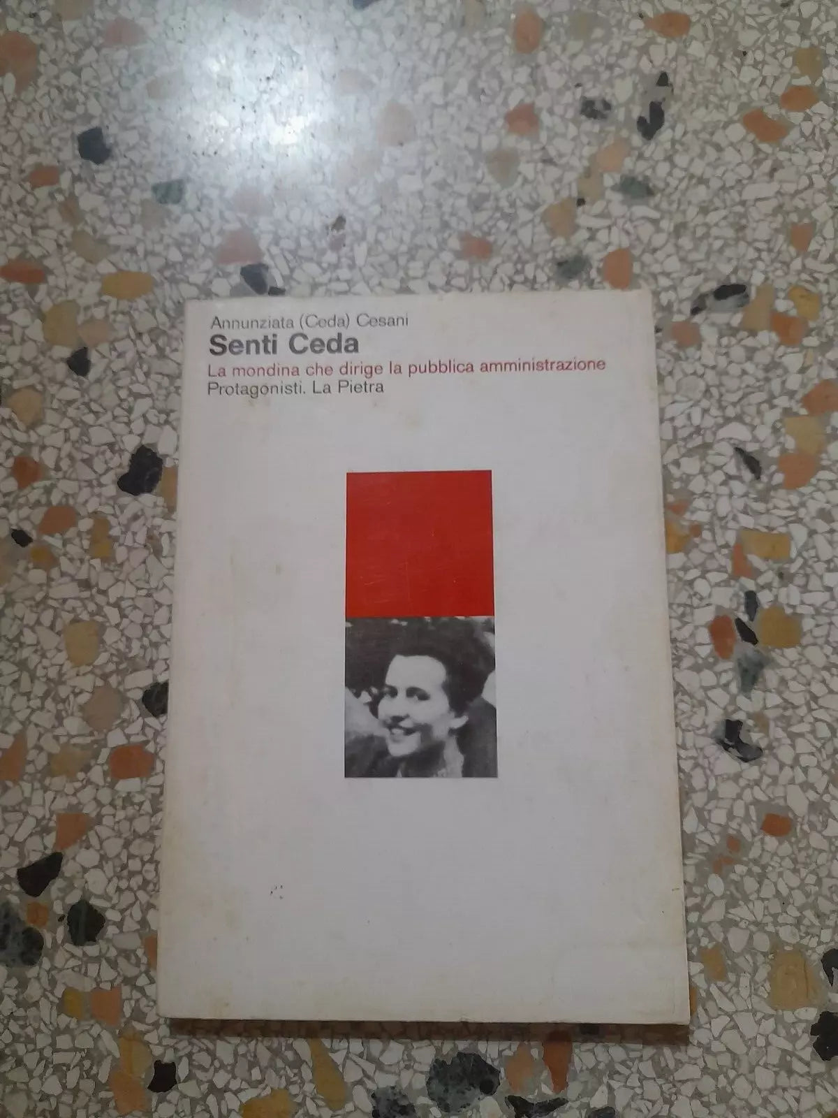 SENTI CEDA. ANNUNZIATA (CEDA) CESANI. LA MONDINA CHE DIRIGE LA PUBBLICA AMMINISTRAZIONE. LA PIETRA EDITORE. 1° EDIZIONE 1977. COLLANA: PROTAGONISTI.