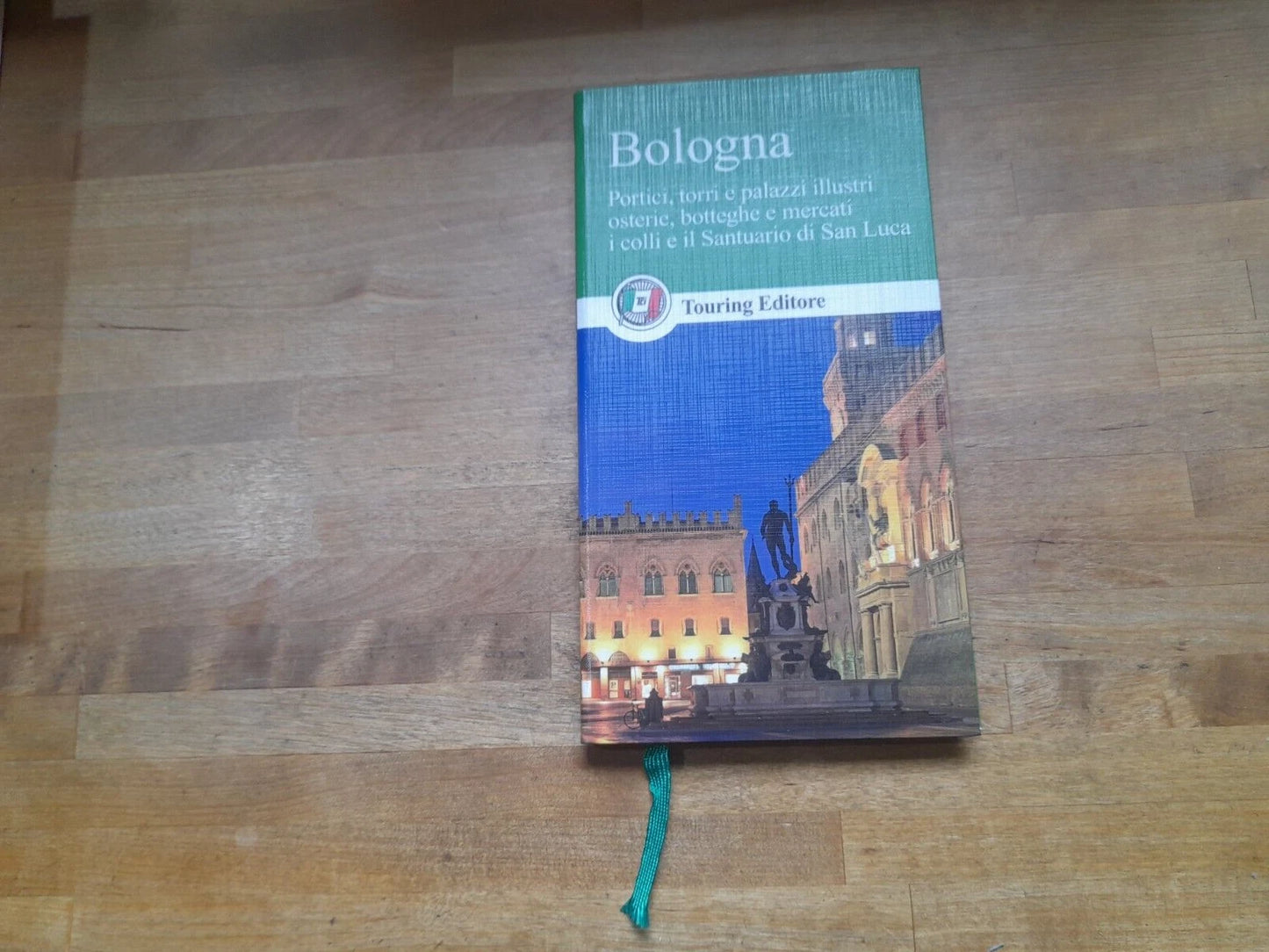 BOLOGNA. PORTICI, TORRI E PALAZZI ILLUSTRI, OSTERIE, BOTTEGHE...AA.VV.  1° EDIZIONE TOURING EDITORE, 2013.