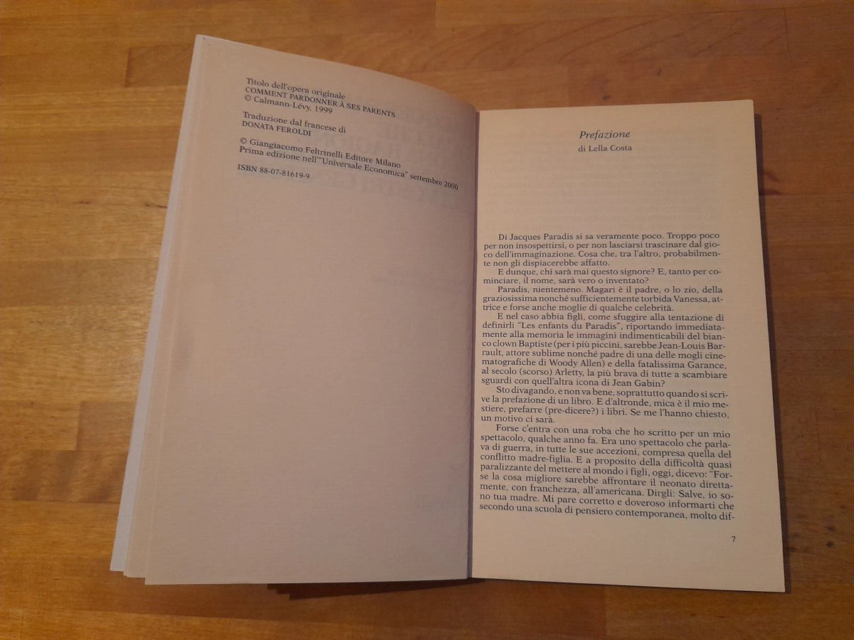 QUALCHE BUONA RAGIONE PER NON SPARARE SUI VOSTRI GENITORI. JACQUES PARADIS. FELTRINELLI EDITORE. COLLANA: UNIVERSALE ECONOMICA FELTRINELLI 1619. 1° EDIZIONE "UNIVERSALE ECONOMICA", SETTEMBRE 2000.