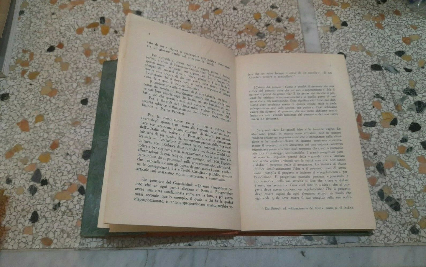 PASSATO E PRESENTE. ANTONIO GRAMSCI. EDITORI RIUNITI. COLLANA: IL PENSIERO DI GRAMSCI. 1° EDIZIONE 1987.